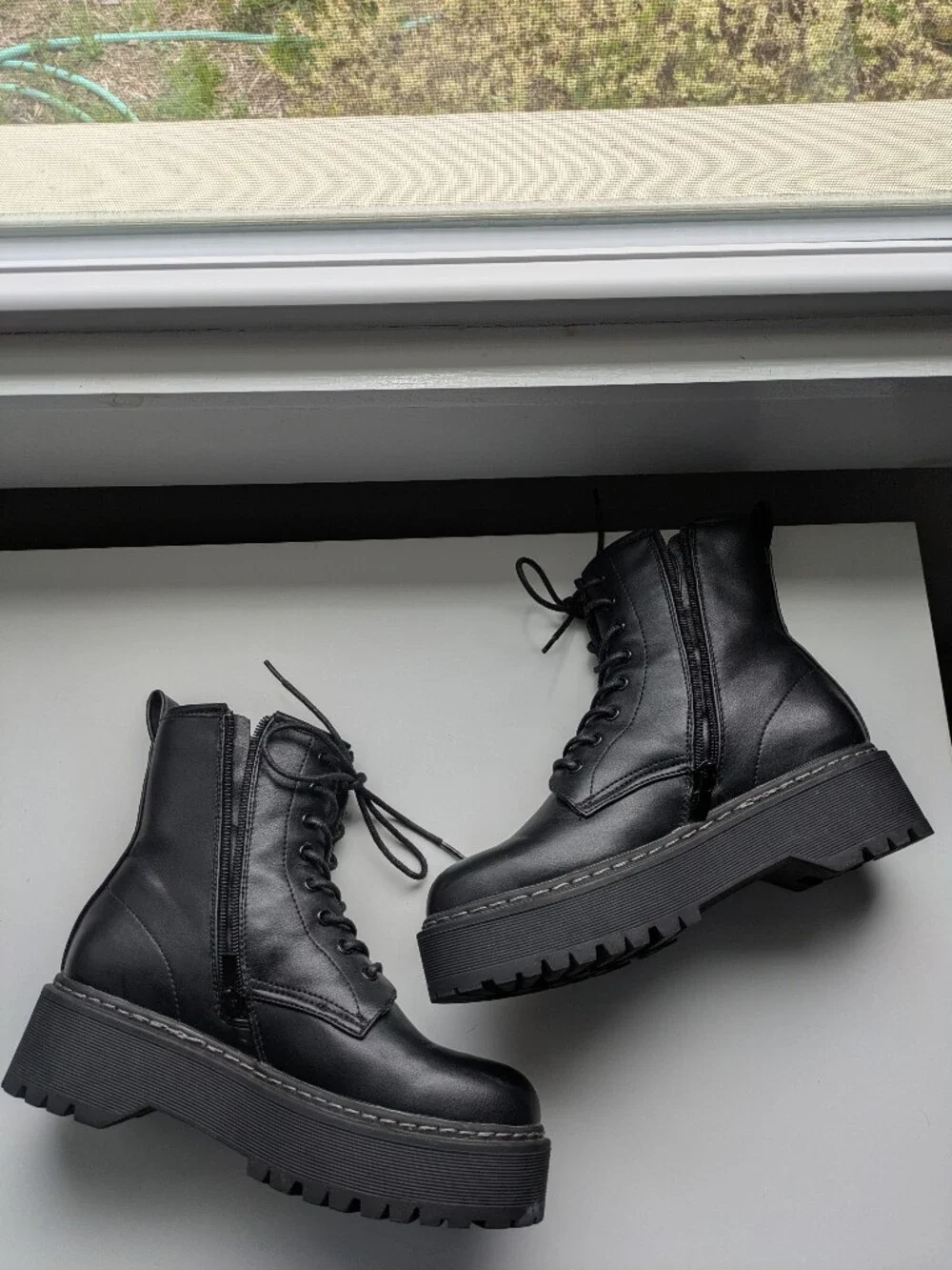 Steve Madden Bettyy Black Platform Combat Boots 8 Vegan Leather - Picture 6 of 12